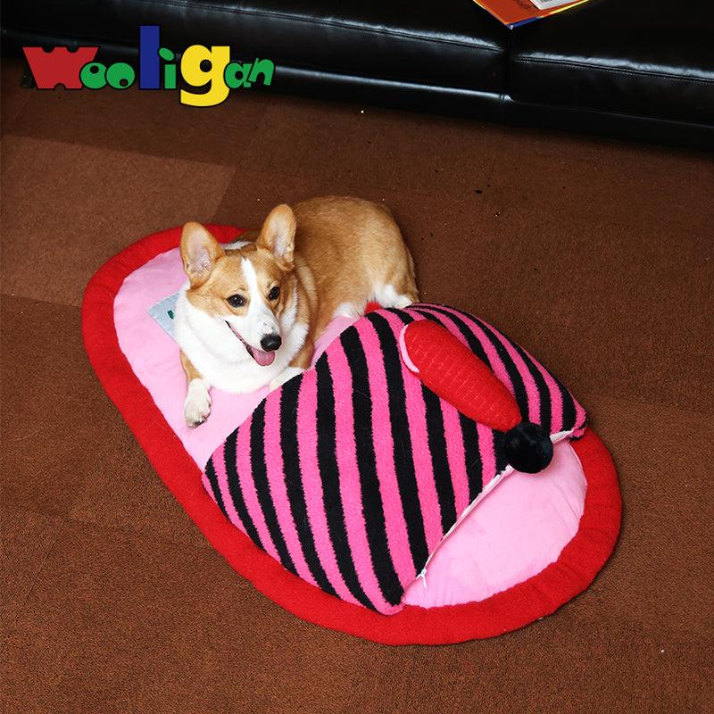 Wooligan® Striped Slipper Pet Bed - KIKOPALS