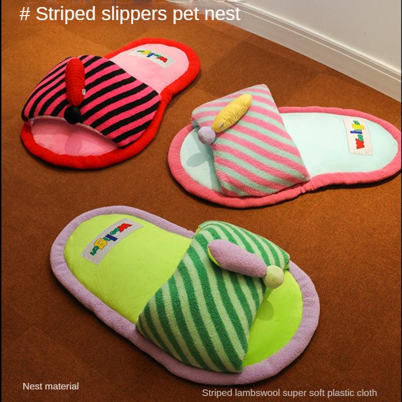 Wooligan® Striped Slipper Pet Bed - KIKOPALS