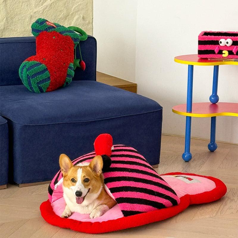 Wooligan® Striped Slipper Pet Bed - KIKOPALS