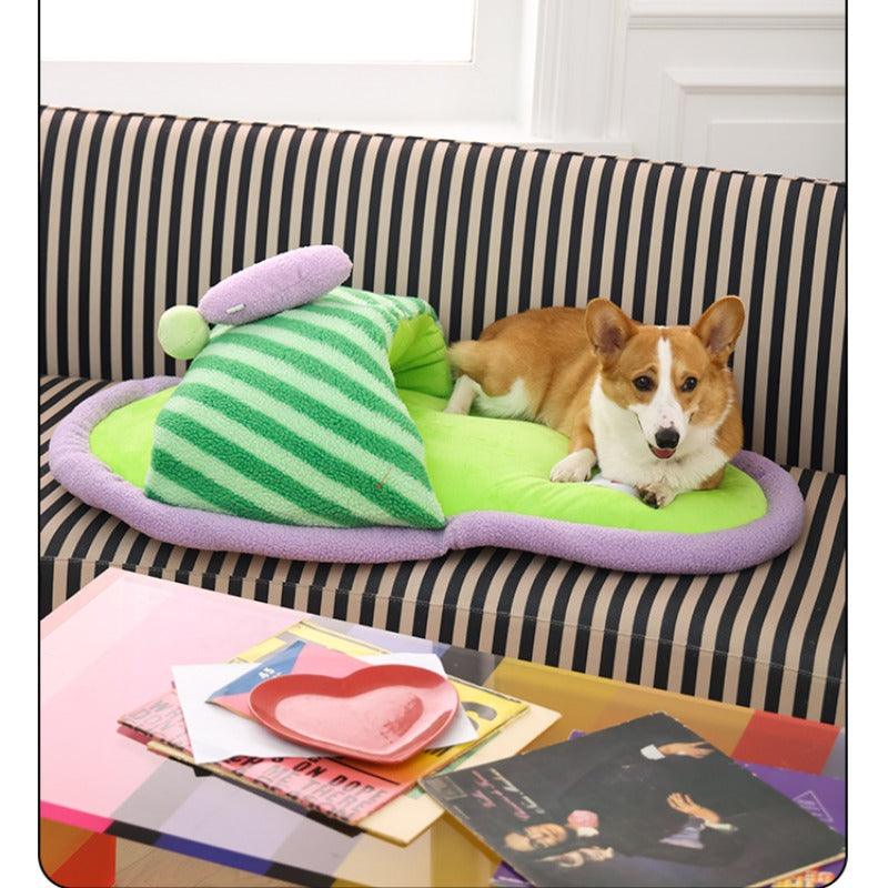 Wooligan® Striped Slipper Pet Bed - KIKOPALS