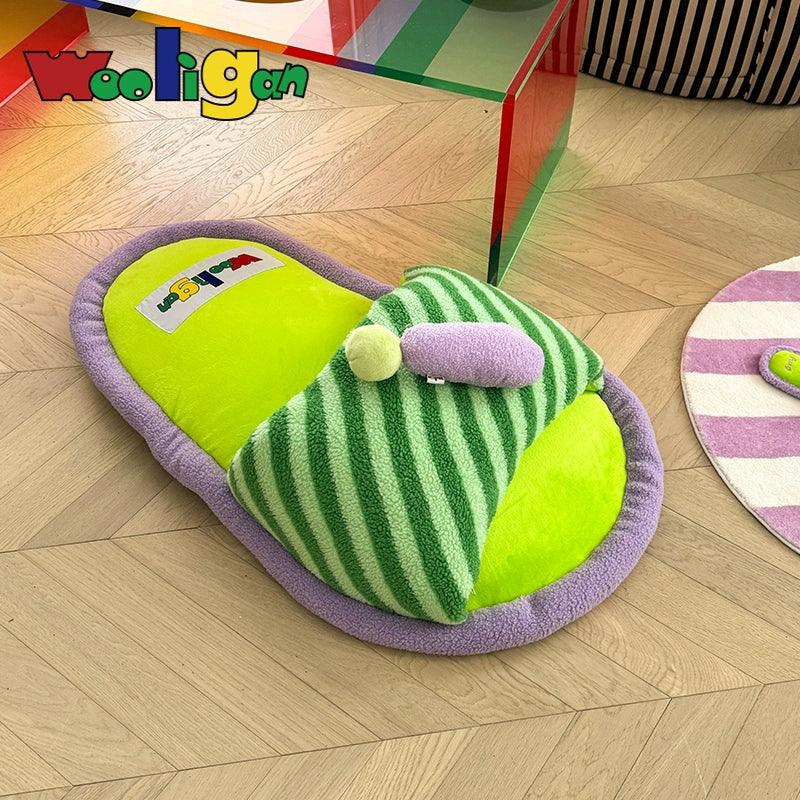 Wooligan® Striped Slipper Pet Bed - KIKOPALS