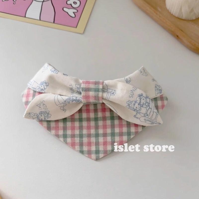 islet store® Cream Line-Drawn Girl Pet Bib - KIKOPALS